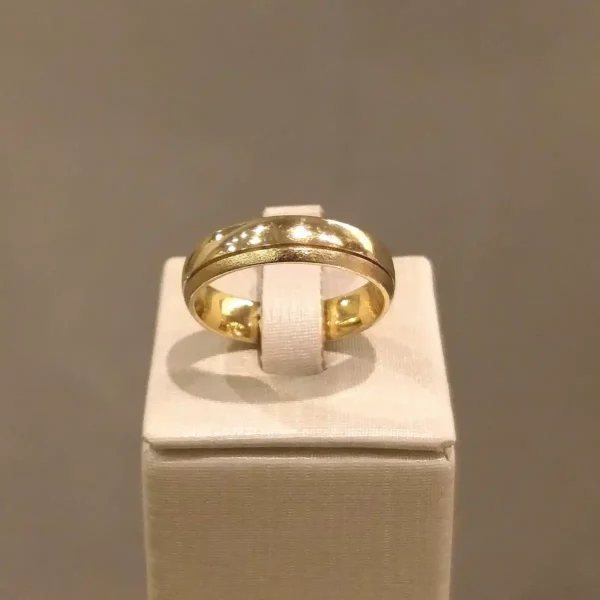 Par de Alianças de Casamento Mista c/ Brilhante Central - Image 6