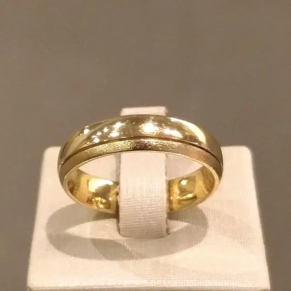 Par de Alianças de Casamento Mista c/ Brilhante Central - Image 2