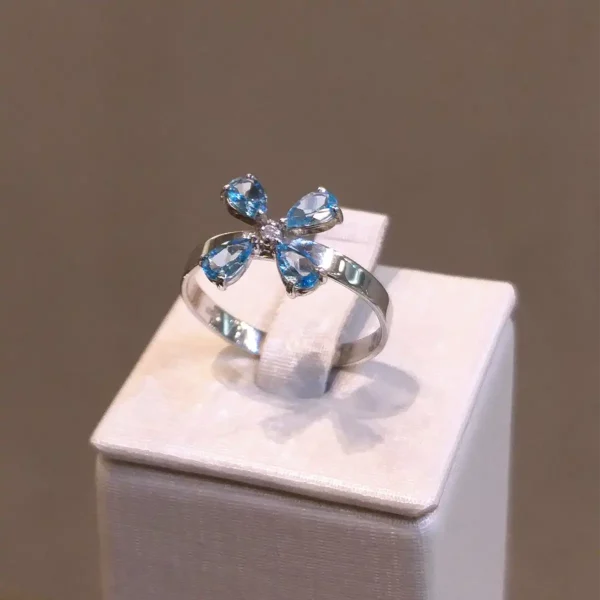 Anel Flor Topázio Azul 4 Pétalas - Image 3