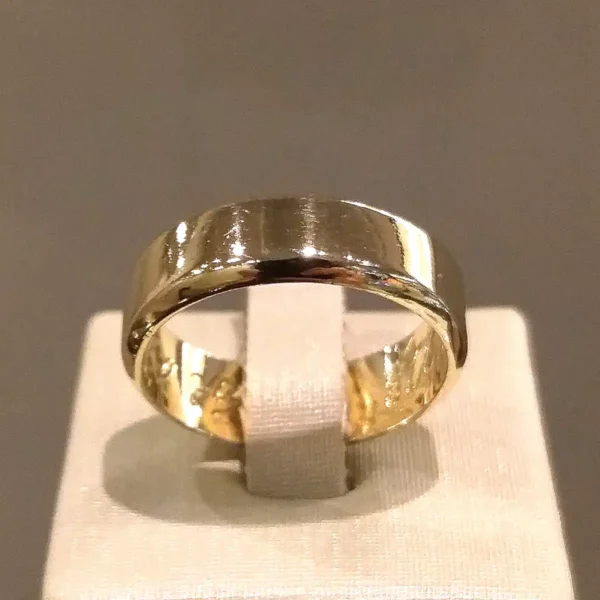 Par de Alianças de Casamento Reta c/ Quina Abaulada