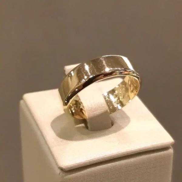 Par de Alianças de Casamento Reta c/ Quina Abaulada - Image 2