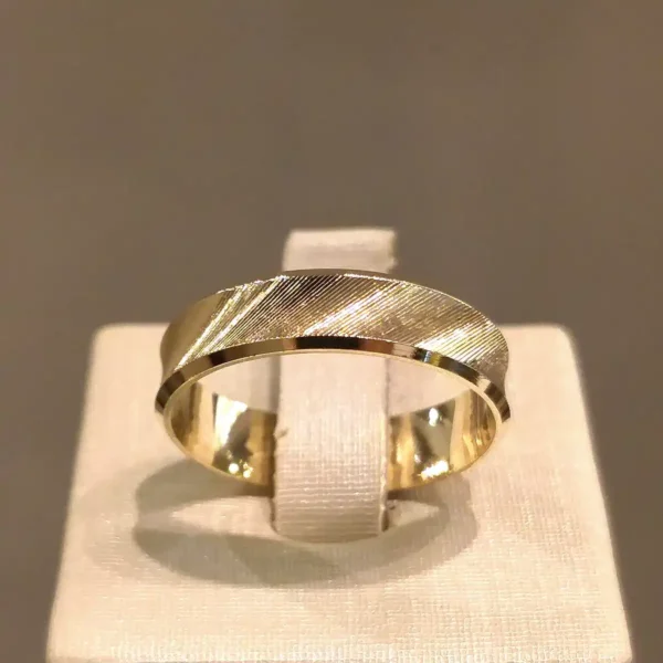Par de Alianças de Casamento Côncava Trabalhada