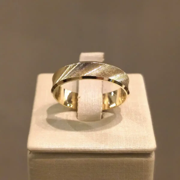 Par de Alianças de Casamento Côncava Trabalhada - Image 4