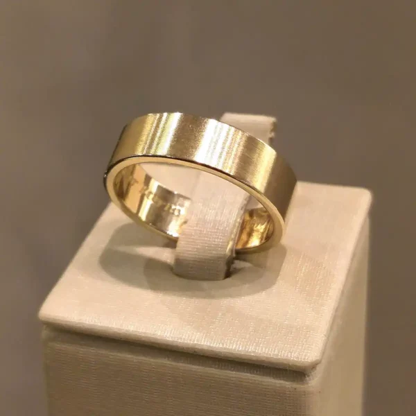 Par de Alianças de Casamento Fosca Escovada - Image 2