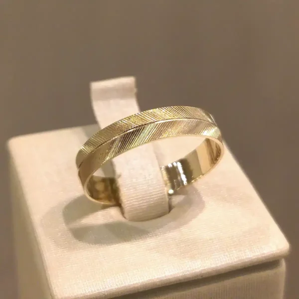 Par de Alianças de Casamento Reta Trabalhada - Image 2